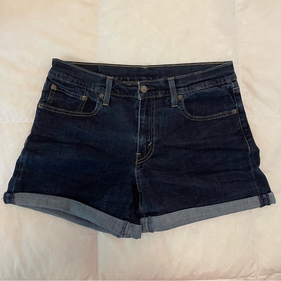LIKE NEW - LEVI’S MID LENGTH DENIM SHORTS - SIZE 30 - Picture 3 of 4